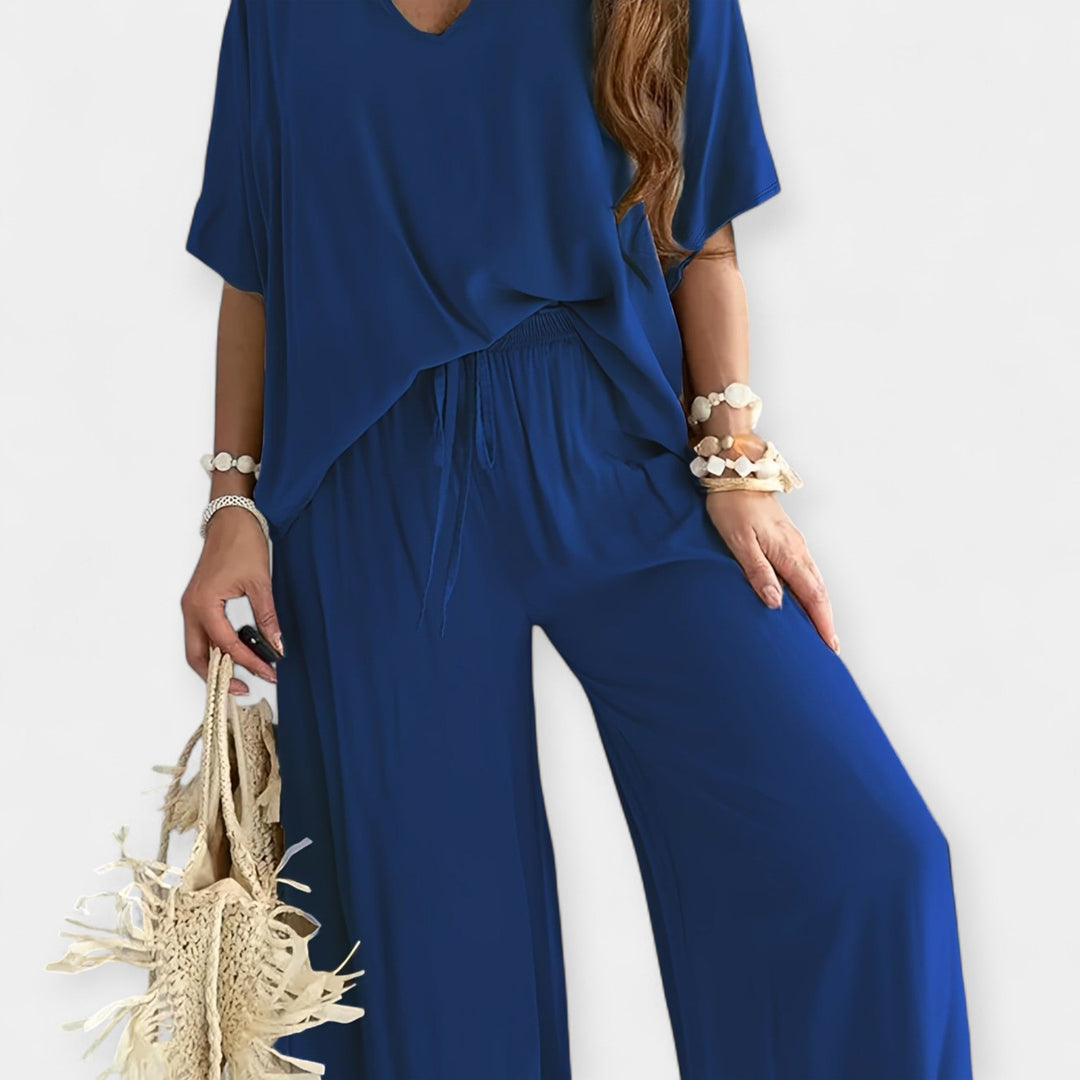 Aoibhe | Relaxed set with wide trousers and a flowing blouse