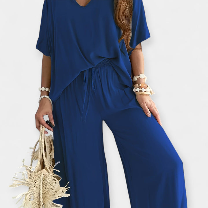 Aoibhe | Relaxed set with wide trousers and a flowing blouse