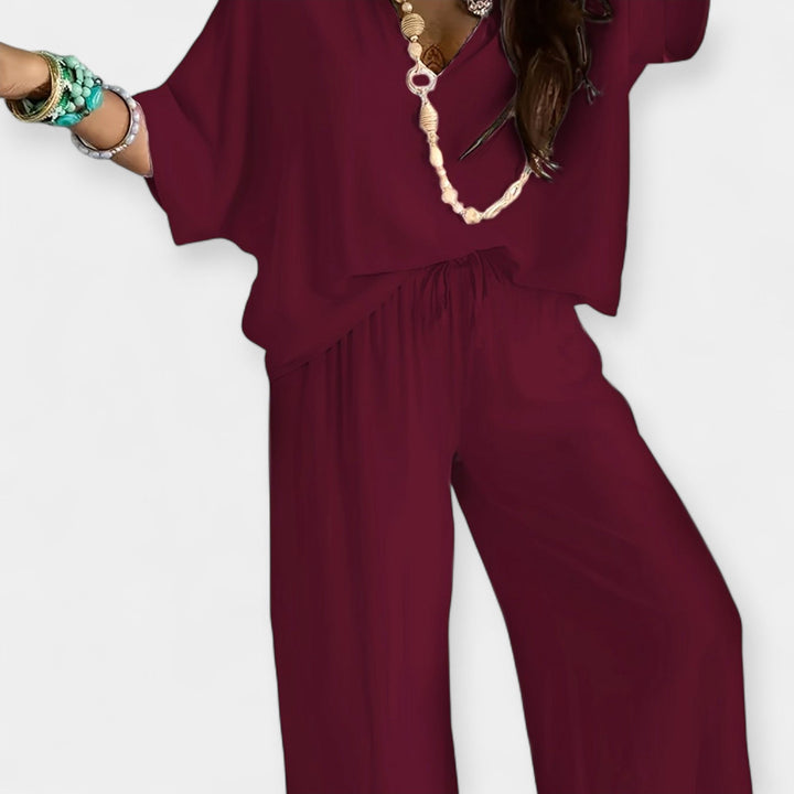 Aoibhe | Relaxed set with wide trousers and a flowing blouse
