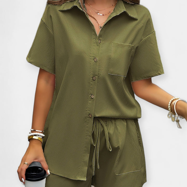 Oonagh | Comfortable set with a shirt and shorts