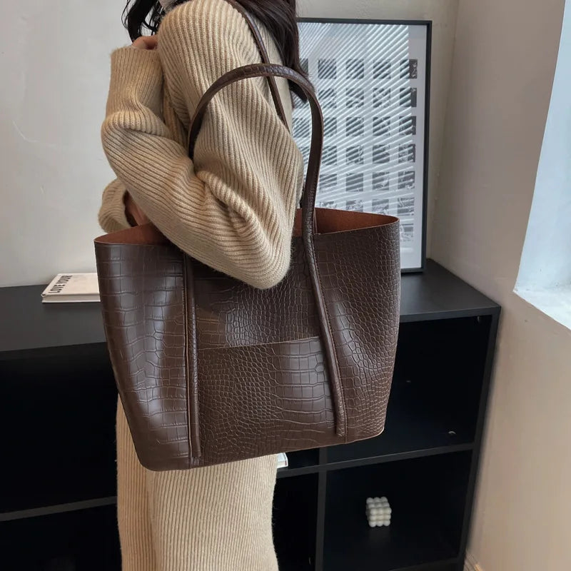 Blathnaid | Refined Shoulder Bag
