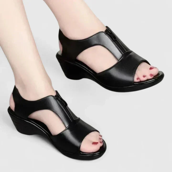 Attracta | Elegant Orthopedic Sandals