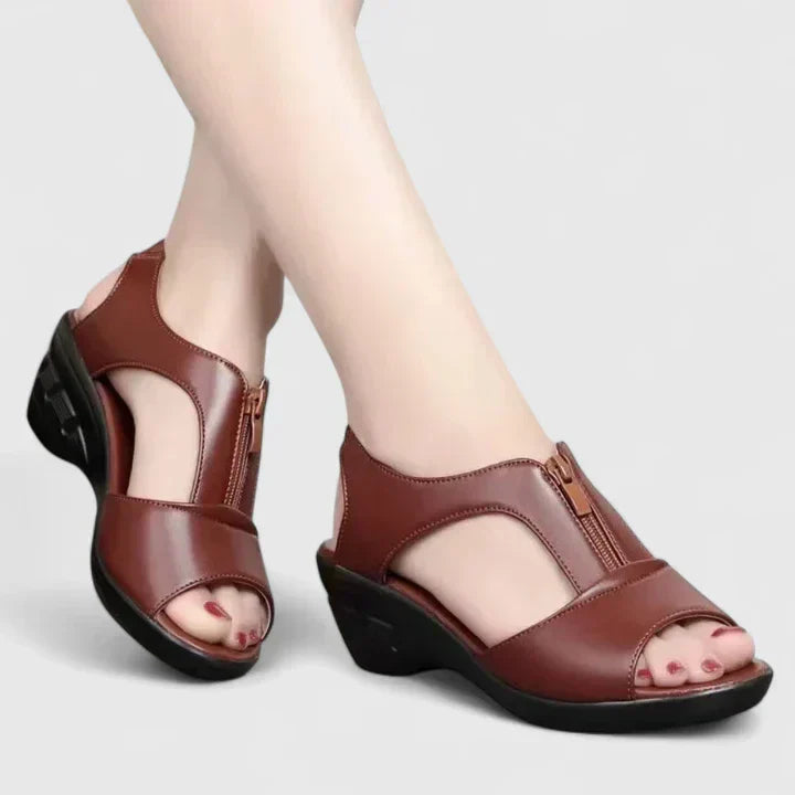 Attracta | Elegant Orthopedic Sandals