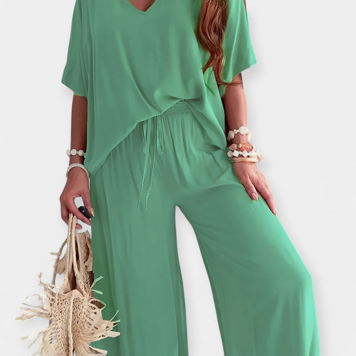 Aoibhe | Relaxed set with wide trousers and a flowing blouse