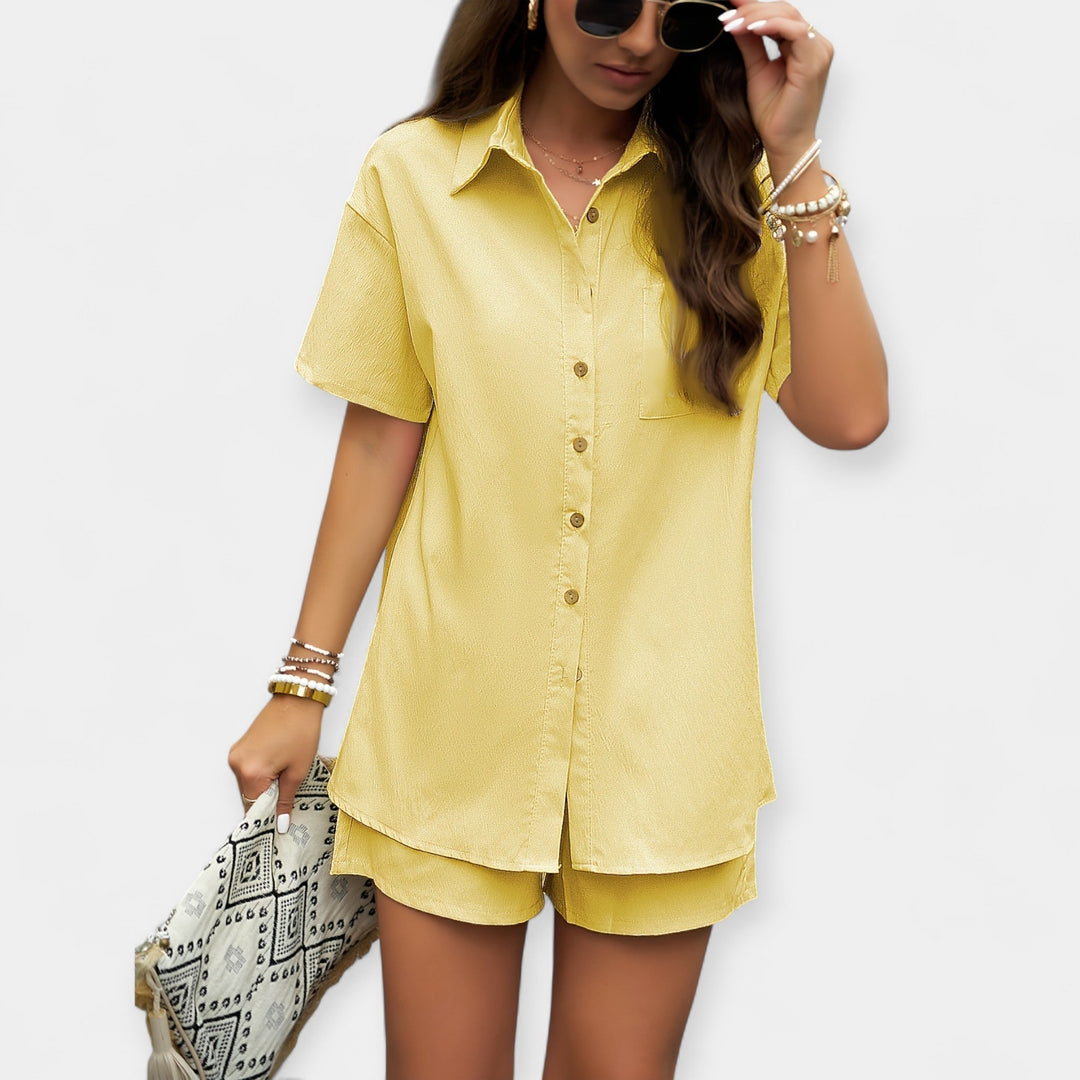 Oonagh | Comfortable set with a shirt and shorts
