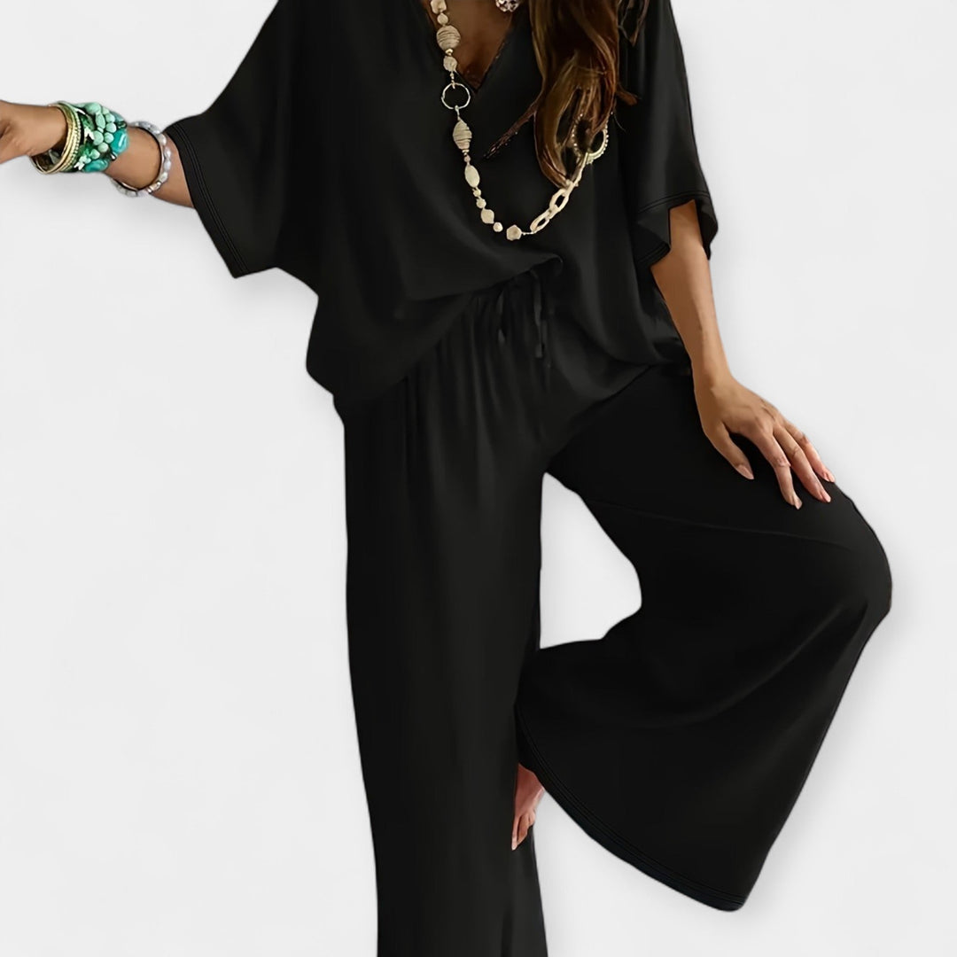 Aoibhe | Relaxed set with wide trousers and a flowing blouse