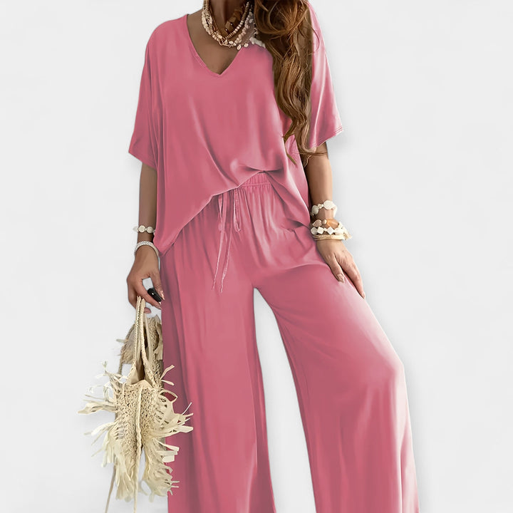Aoibhe | Relaxed set with wide trousers and a flowing blouse